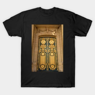 Enter L'Eglise Des Dome © T-Shirt